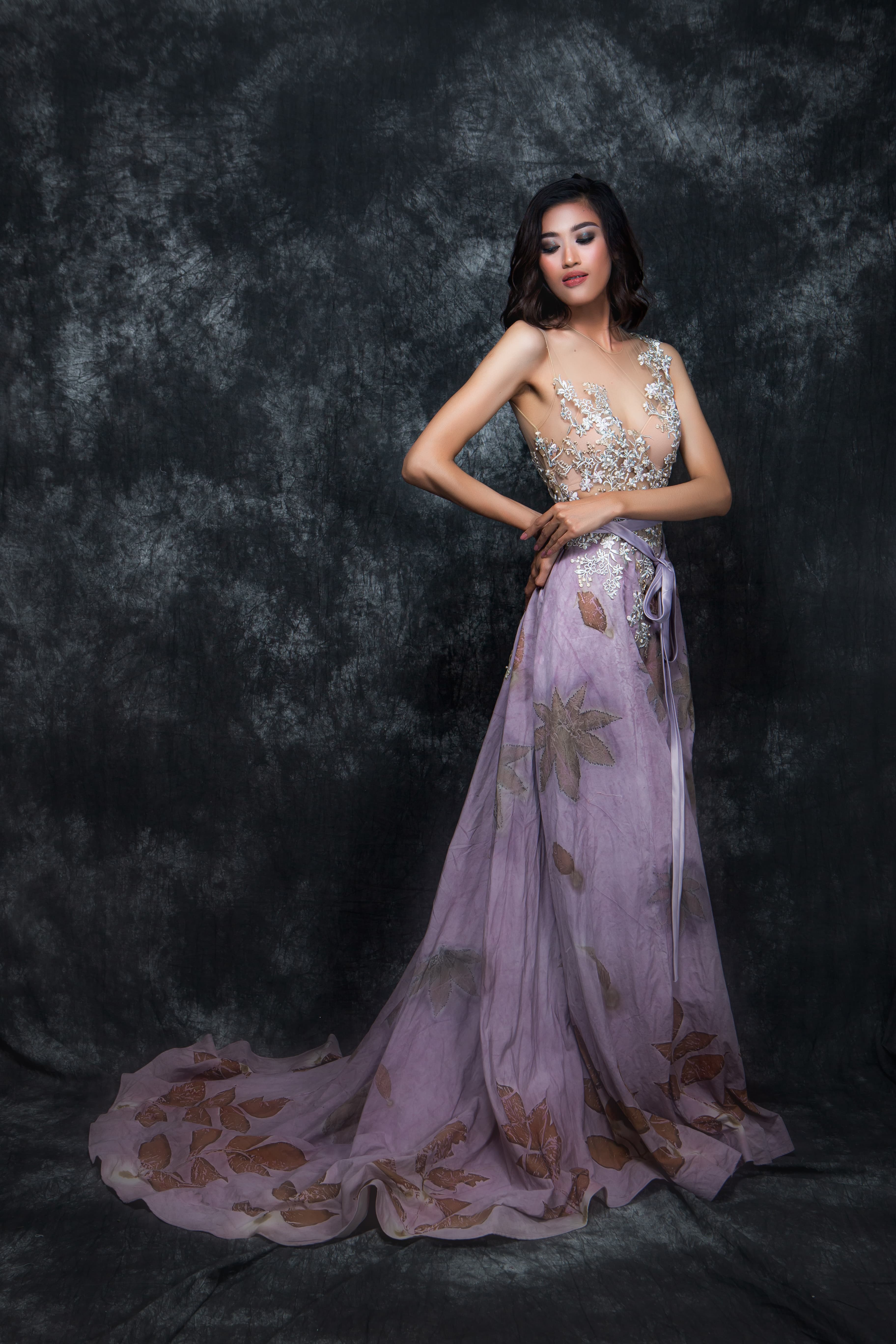 Elegant bride in YanAri dress 2