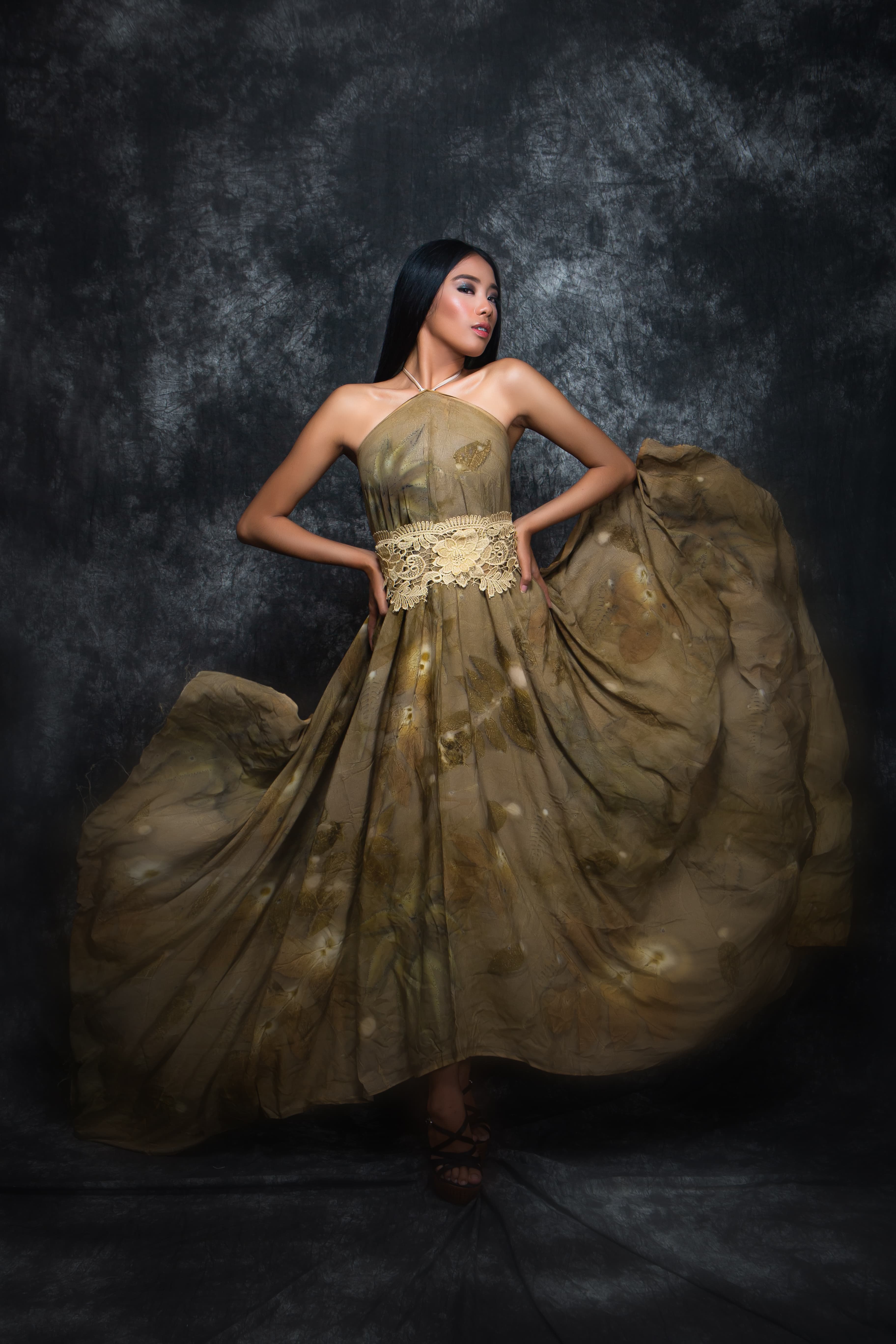 Elegant bride in YanAri dress 1